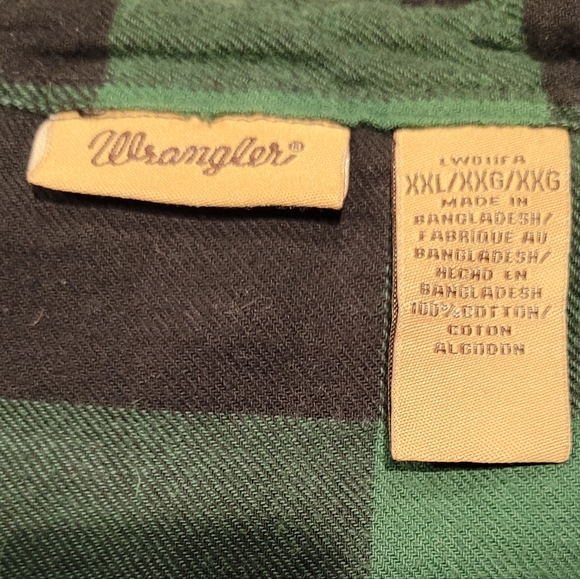 Wrangler Green and Black Plaid Button Down Shirt - Picture 2 of 2